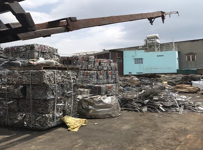 Bãi tập kết phế liệu của đơn vị thu mua Minh Phát